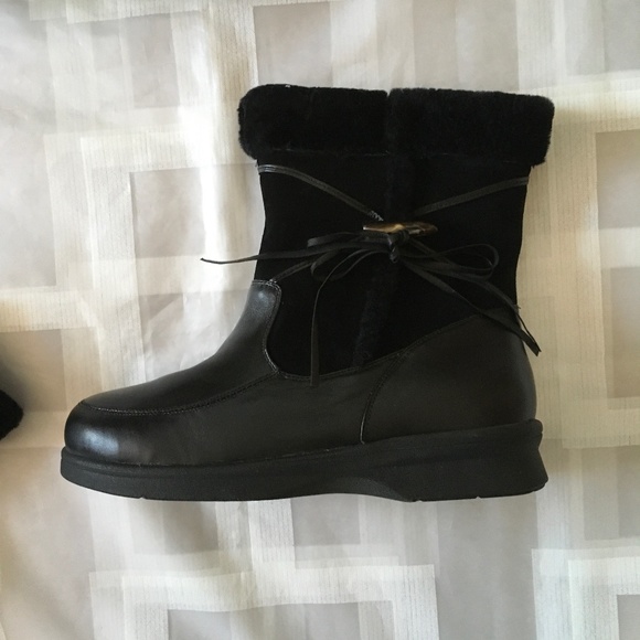 NWT Womans Classic Black  Boots  By HOOPOE size 11. - Picture 6 of 10